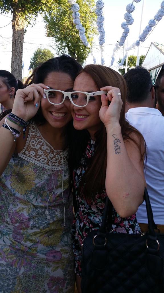 libe133486's tweet photo. mejor tener en la cara un sonrrisa antes de tener lágrimas.b noxe.mañanq será otro día. Buen ratito cn @melosutil . http://t.co/FTdYmD9pqz