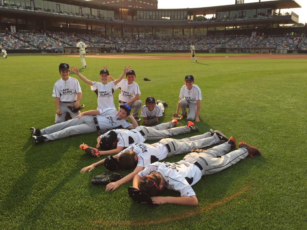 Robert_Wills's tweet photo. With the Lake Elmo Baseball Team just throwing and catching @StPaulSaints #FieldofDreams #CHSField http://t.co/nN1BS5BYrk
