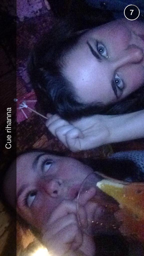 lindsayywest's tweet image. Also #NationalBestFriendsDay 💃💃