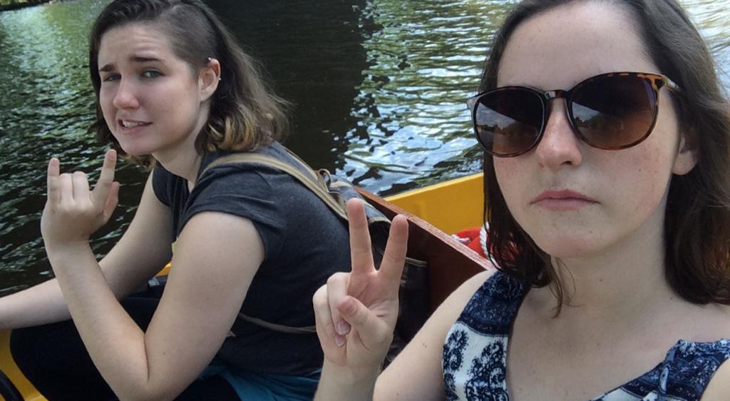 lindsayywest's tweet image. Also #NationalBestFriendsDay 💃💃