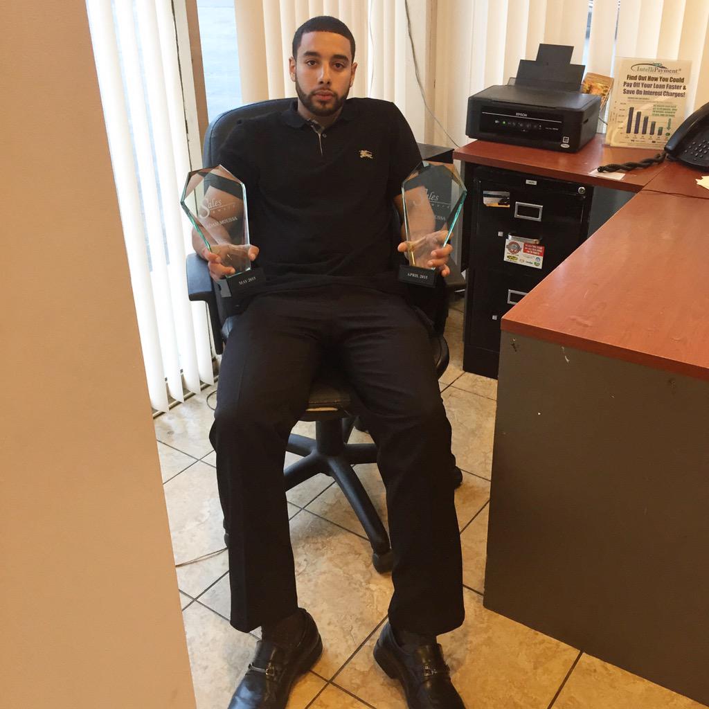 CaRpLugKiNg's tweet photo. They Tell Me Im A Rookie Doing It Like A Veteran #SalesmanOfTheMonth #TwoMonthsInARow http://t.co/9mLHIE5Gpi