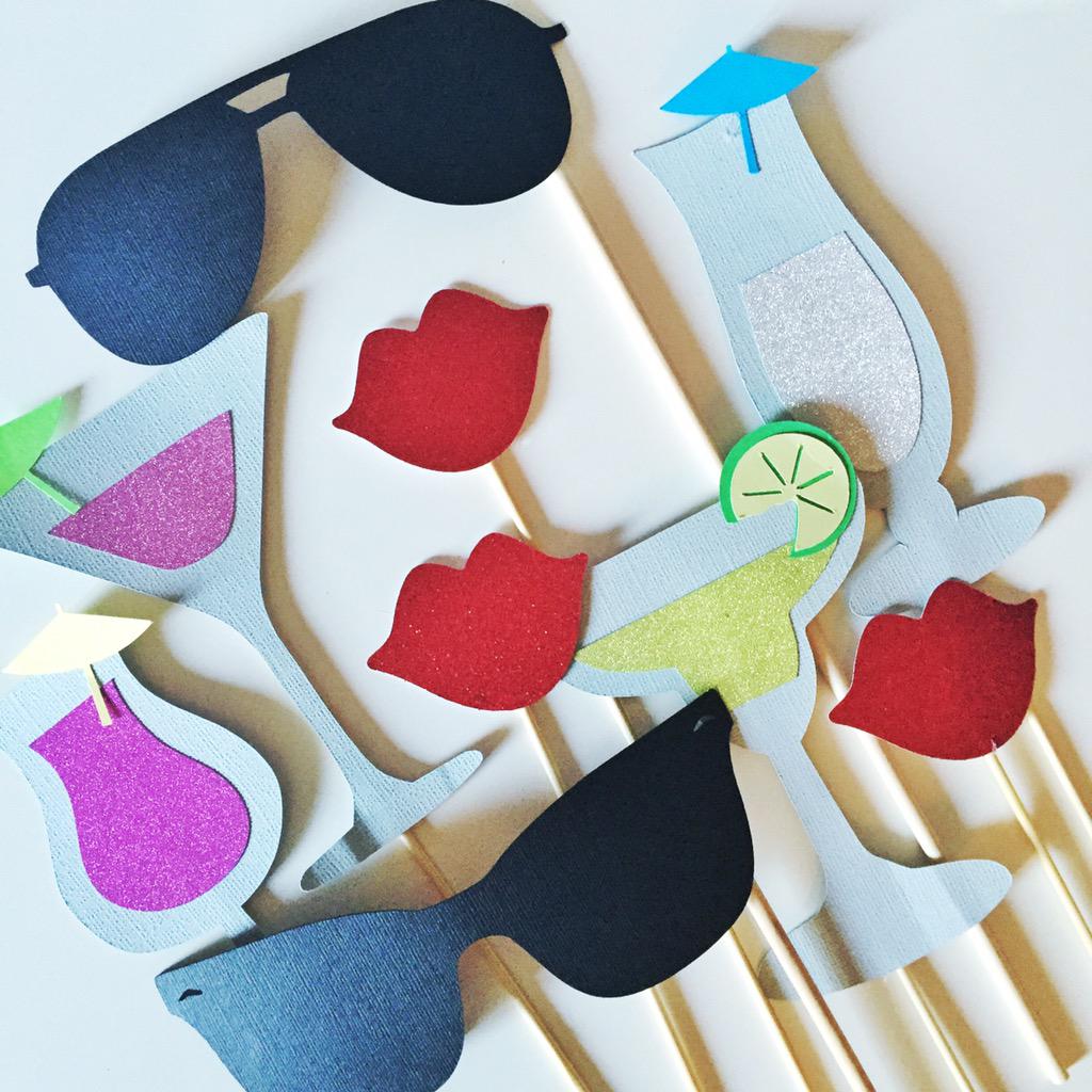 BloggerScene's tweet image. Tons of fun photo props ready to go for Thursday's party! 🍹💋😎 #BloggerScene #DCevents #DCbloggers