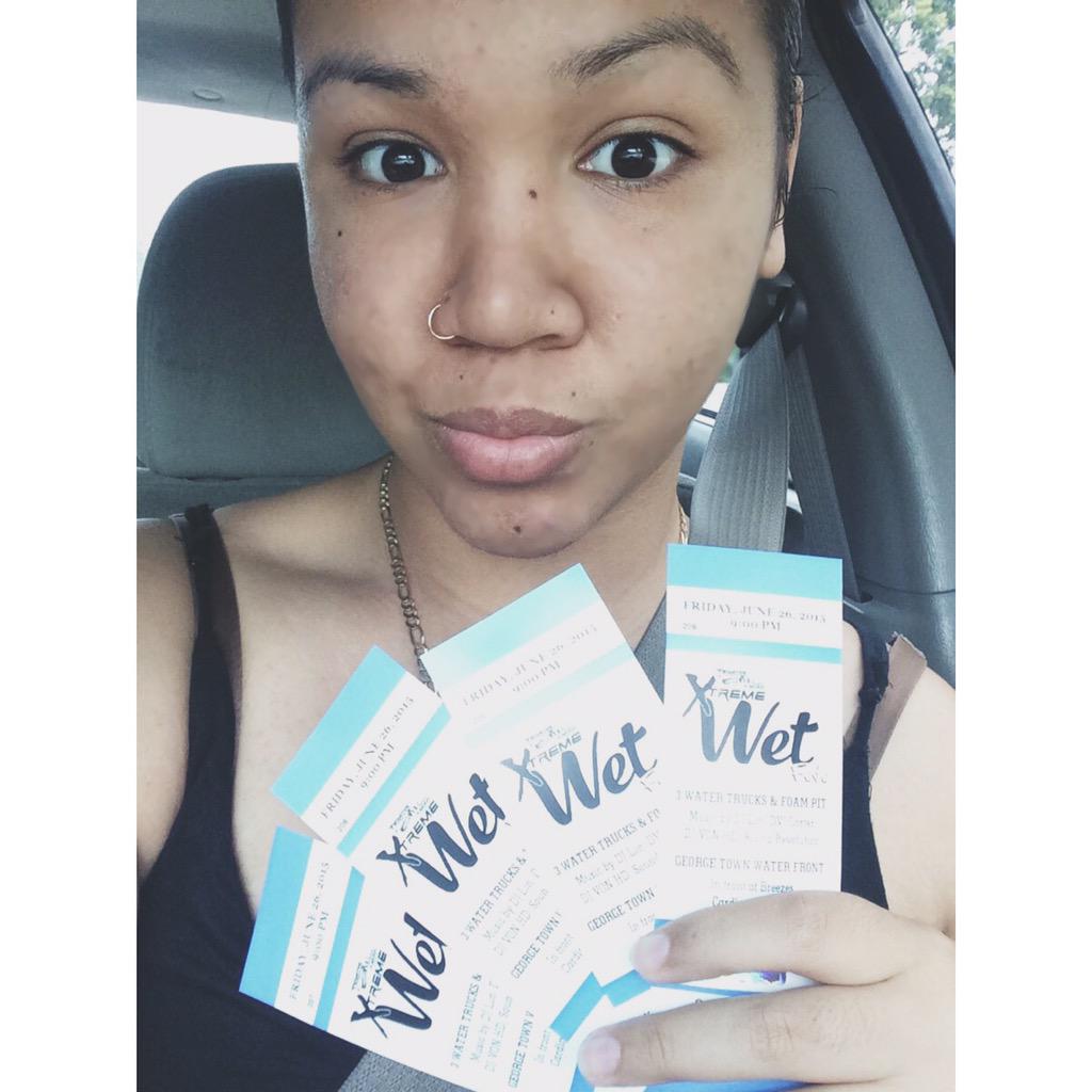 _itskmpowell's tweet photo. Who's ready to fete, cause I'm surly am! @DJVON345 http://t.co/V0x1qm0nNO