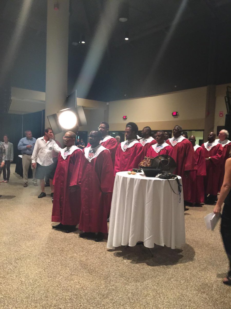 1TeamGlobal's tweet photo. #nflchoir Singing in the #olympicday celebration at @1TeamGlobal #GoTeamUSA http://t.co/LJF7qrZLoh