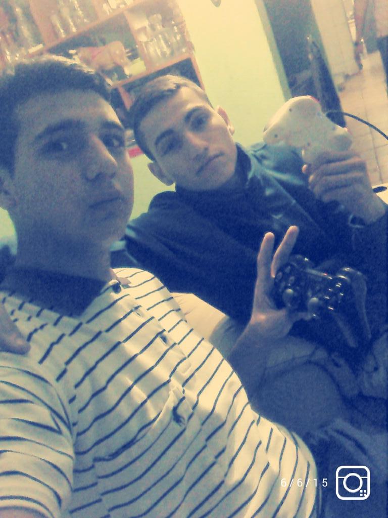 Juan_Jeremy's tweet photo. De la ultima vez jugando un poco de play cn mi primo yayaaaa jajaja bacan 👏😜 siksi 

Pd: nuevo en estoo ✋😕 http://t.co/XSMkkHo5Ta