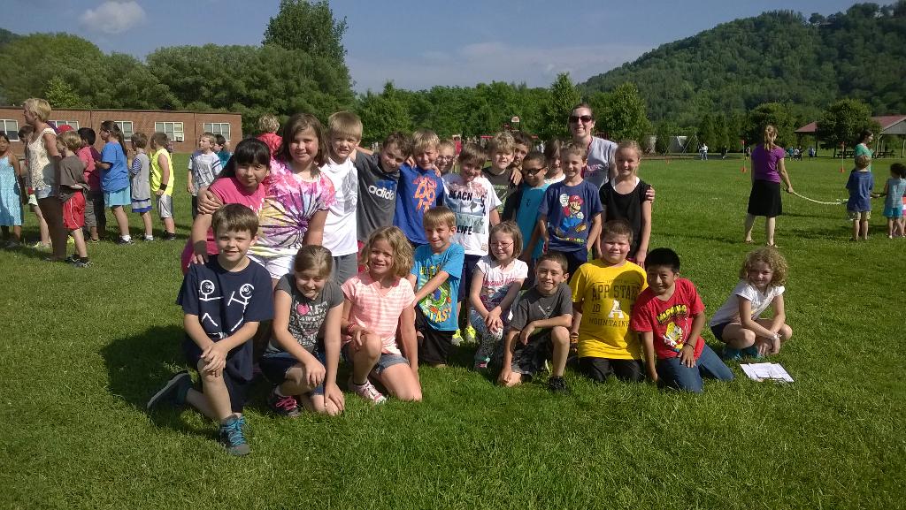 Fun times at VC field day. Thanks <a href="/aww935/">Art Williamson</a>, we enjoyed it! @clarkep22 <a href="/ValleCrucisSch/">Valle Crucis School</a> #wearewatauga #beautifulday