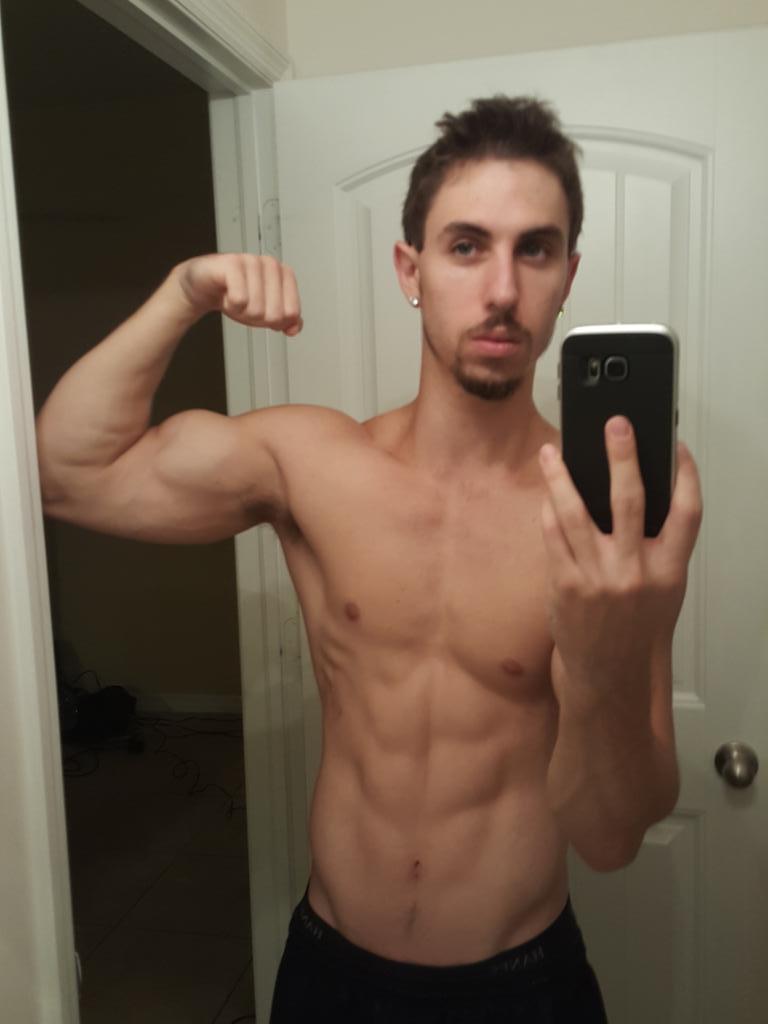 Okay, I like this one better. This is the last photo of the days. So favorite and Retweet as much as you can. #10k