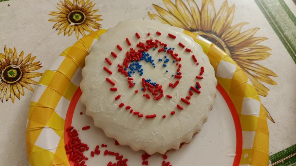 3brothersbakery's tweet image. RT @HankOnFood: Helena was trying to do #Fireworks
@3brothersbakery #CookieKit