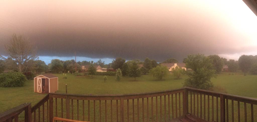 Crazy Kentucky storm cloud! <a href="/WxOrNotBG/">wxornotBG</a> @WBKO_Weather <a href="/weatherchannel/">The Weather Channel</a> #PlanoKentucky