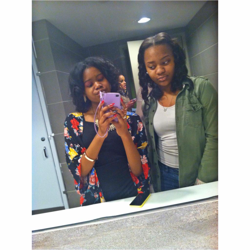 badgalroni_'s tweet photo. Last but certainly not least, #⃣happynationalbestfriendday to my bby!👭❤️😘 http://t.co/3XtX3aiEG7