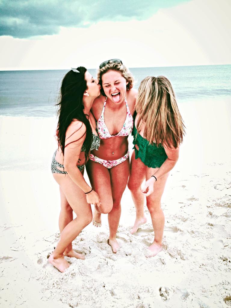 madykate6's tweet photo. What would I do without my best friends ;) @shawnabmc -can't tag you in the pic lol http://t.co/TdTB388rXn