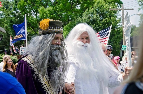 BuzzFeed's tweet photo. Thanks to J.K. Rowling, Dumbledore And Gandalf got married this weekend http://t.co/hKKn6DhuBk http://t.co/XDbu17uhOg