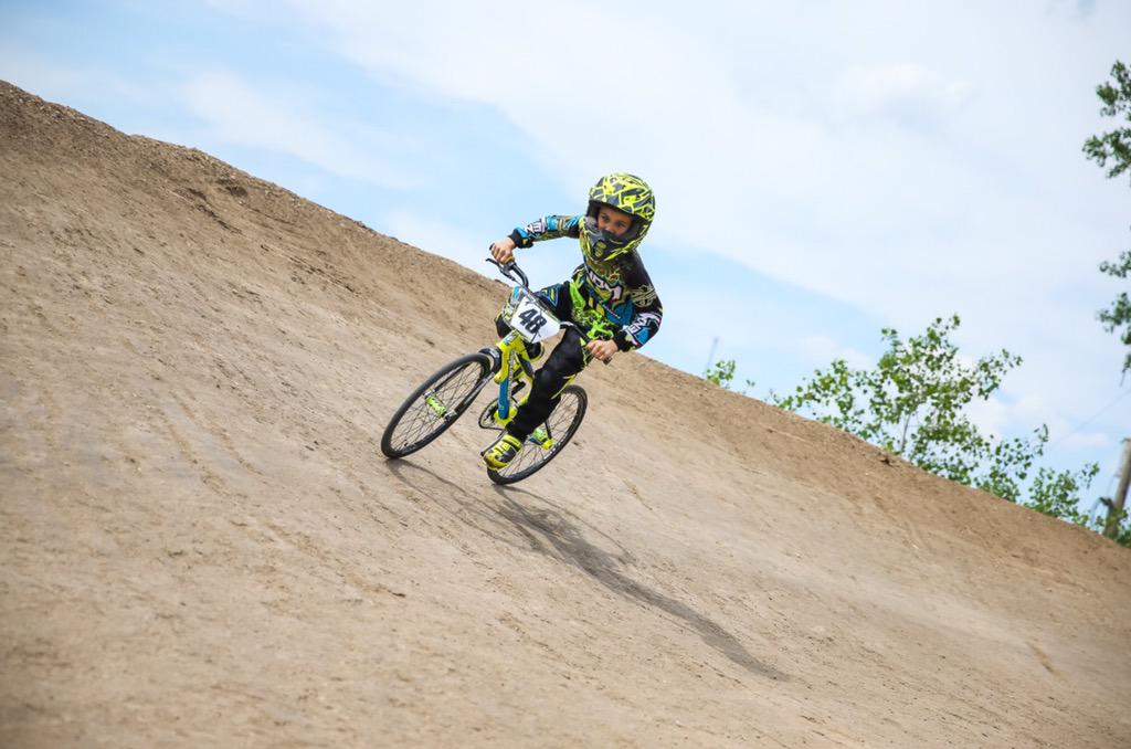 krista_larson23's tweet photo. In the lead...by a long shot! 🏁👆🏽 http://t.co/ElCH3A5wYD