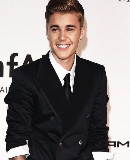 iambatman977's tweet photo. #JustinForMMVA @SoyAbiiHernande Tu novio http://t.co/PpWGD1eYyC