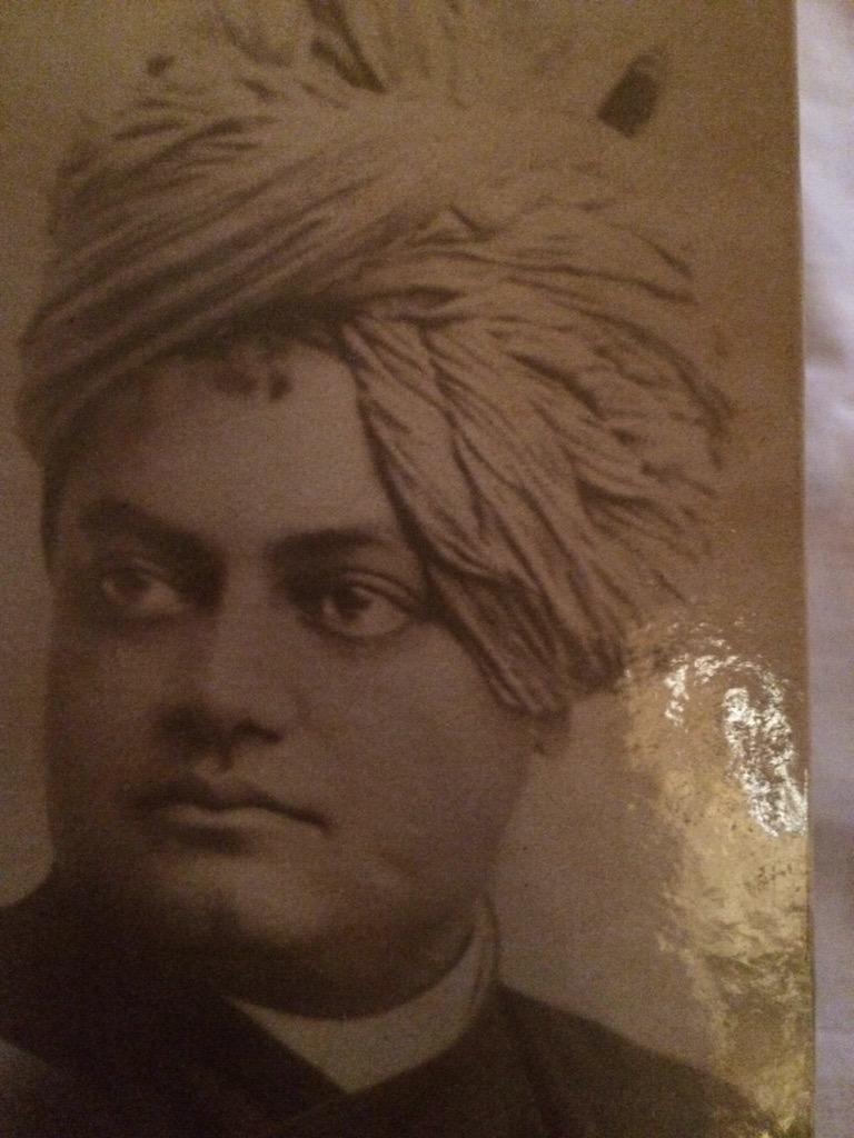 Actor_Vivek's tweet image. முழு பொறுப்பையும் உன் தோள்களில் ஏற்றுக்கொள். உன் விதியை நிர்ணயிப்பவன் நீயே- சுவாமி விவேகானந்தர்