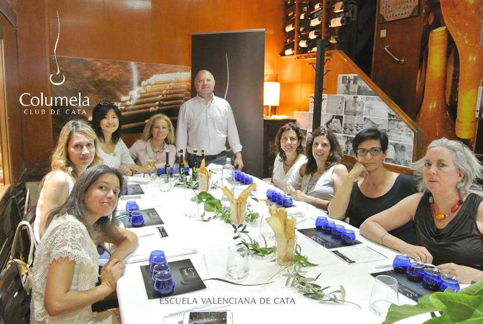 ESAO_Spain's tweet photo. Una magnífica sesión del #columelaclubdecata en #aceite @pirineosrest con #aoves #croatas http://t.co/AhBKAcx7sP