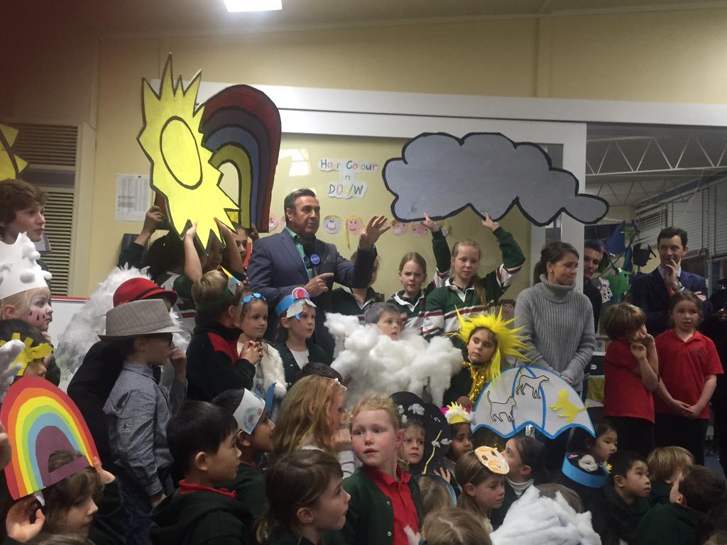 L6Cmorningshow's tweet photo. Tune in to channel 10 to see us with Mike Larkin doing the weather #cpsDiscovery http://t.co/pQT2EIiR8j