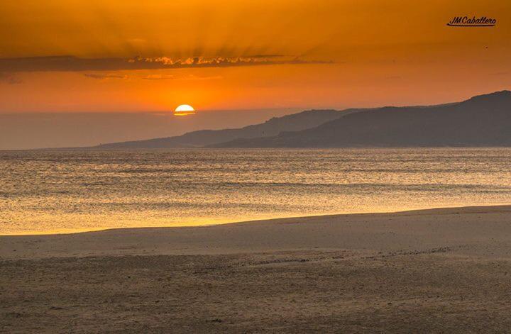 TurmaresTarifa's tweet photo. RT GuideoApp: MT fotostarifa "Puesta de Sol en Tarifa Cadiz_Turismo andaluciaparais Monplamar MundoPosib TurmaresT… http://t.co/YlZrw7XOor