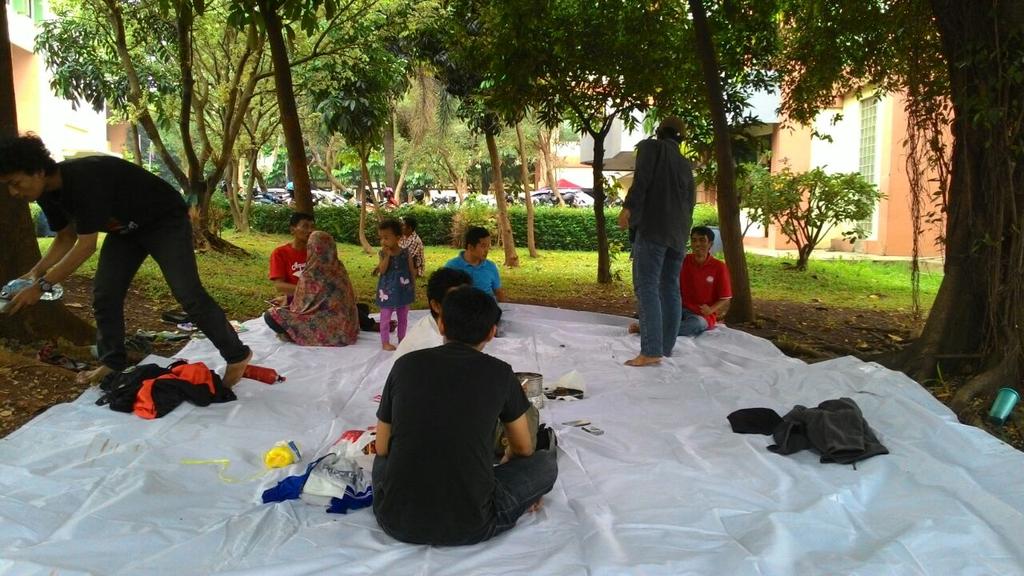 dipantara_adit's tweet photo. Yang di kampus ayo gabung ke posko #uinjktgersang merapatkan barisan tetap melawan http://t.co/fVthq3tOVw