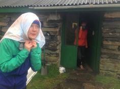 splashmaps's tweet photo. Claire Maxted, Editor of Trail Running Mag modelling a SplashMap at a Bothy in Scotland #AdventureInConfidence http://t.co/728AqnaYlp