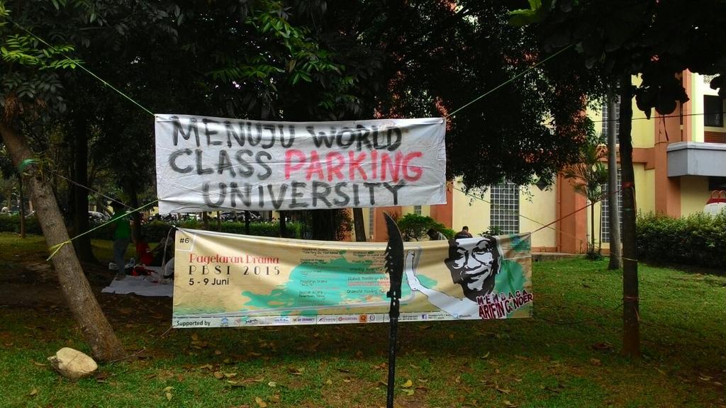 dipantara_adit's tweet photo. Yang di kampus ayo gabung ke posko #uinjktgersang merapatkan barisan tetap melawan http://t.co/fVthq3tOVw