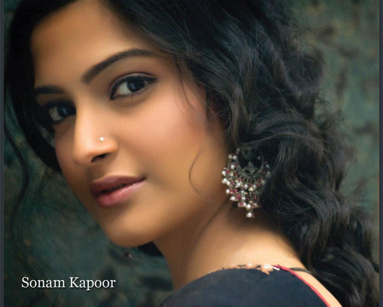 Sonam Kapoor, Wishing a very happy birthday! 