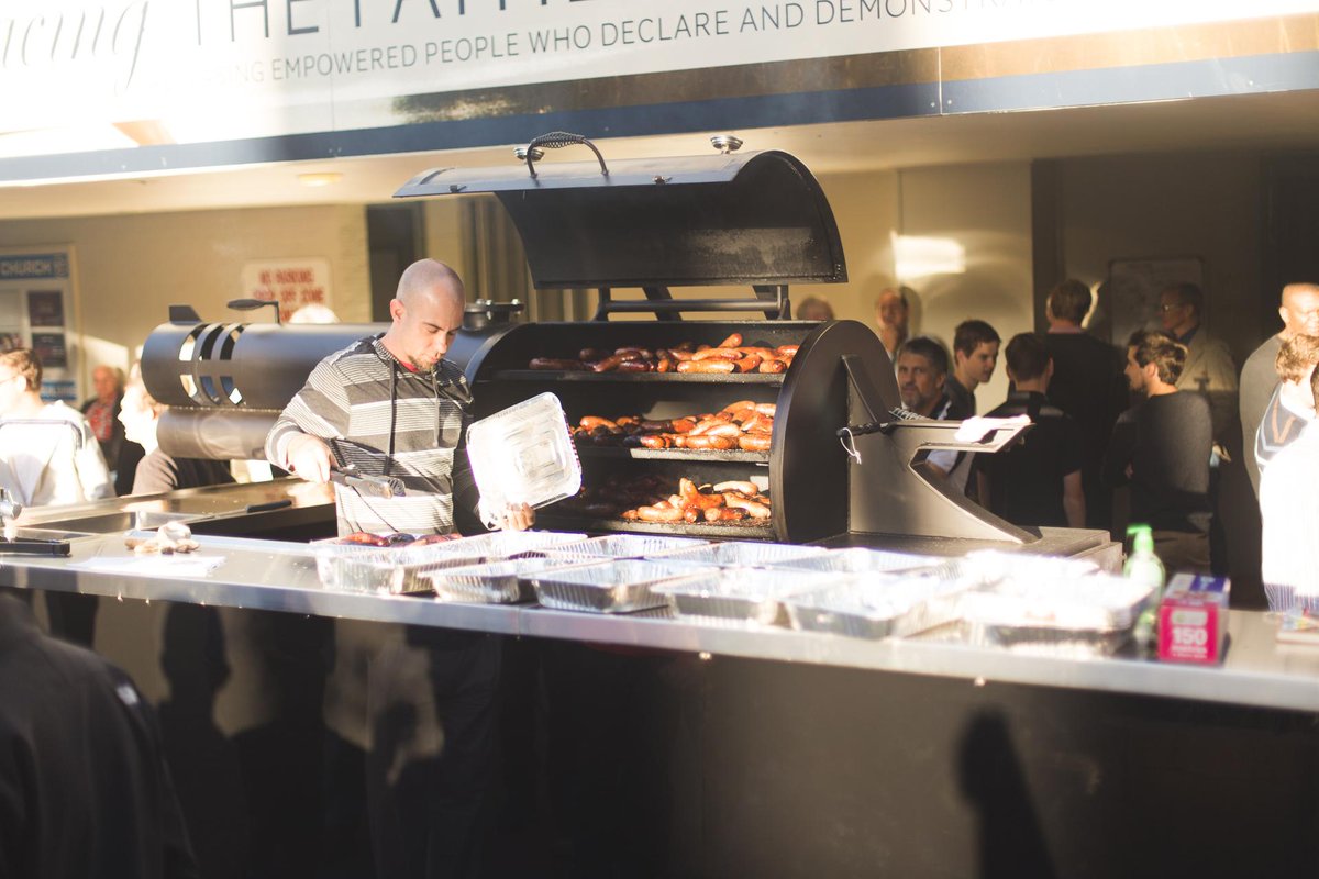 SmokinGunBBQ's tweet photo. Gourmet sausages smoked to perfection - so delicious and juicy! http://t.co/8Wbf3jNY28