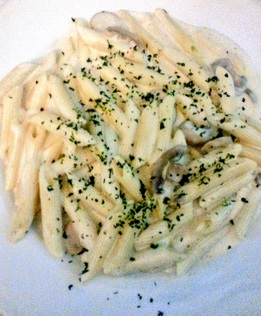 OhMyMascara_'s tweet image. #StyleIs cooking penne pasta like a pro!