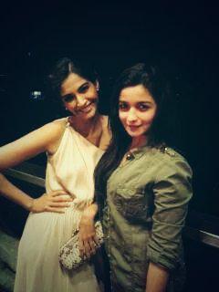 AliaFansForever's tweet photo. We wish Sonam Kapoor a very happy birthday &amp; a glorious day ahead ! 💜 @sonamakapoor http://t.co/G2UANkP9oB