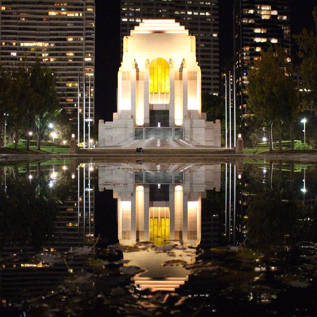 Shaneyv85's tweet photo. Love Sydney at night ❤️ #photooftheday #Sydney #weekends #winter #nofilter #hydepark #ilovesydney @sydney_sider http://t.co/OVAfRnC0cy