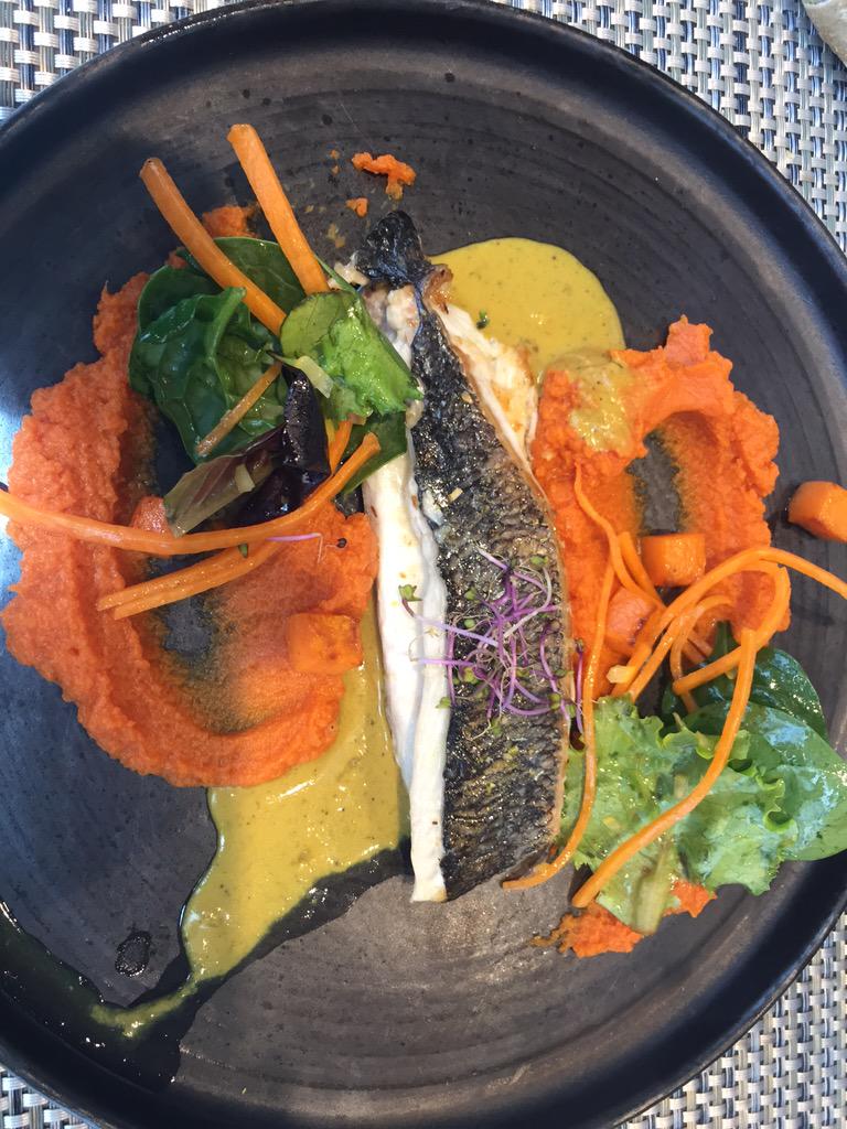 { smiling service and good #food <a href="/PullmanDefense/">Pullman La Défense</a> } #gourmet #restaurant #ladefense #ttot #lp #vacation #trip