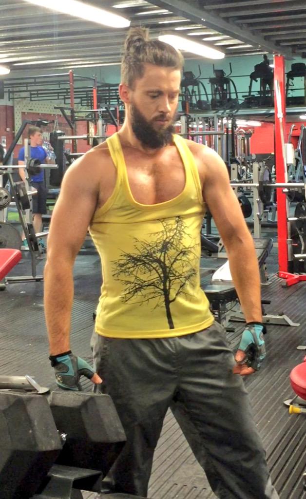 deric_tv's tweet photo. Chestday #fitfam #morningcrew #flufftobuff http://t.co/J4X158Ed73