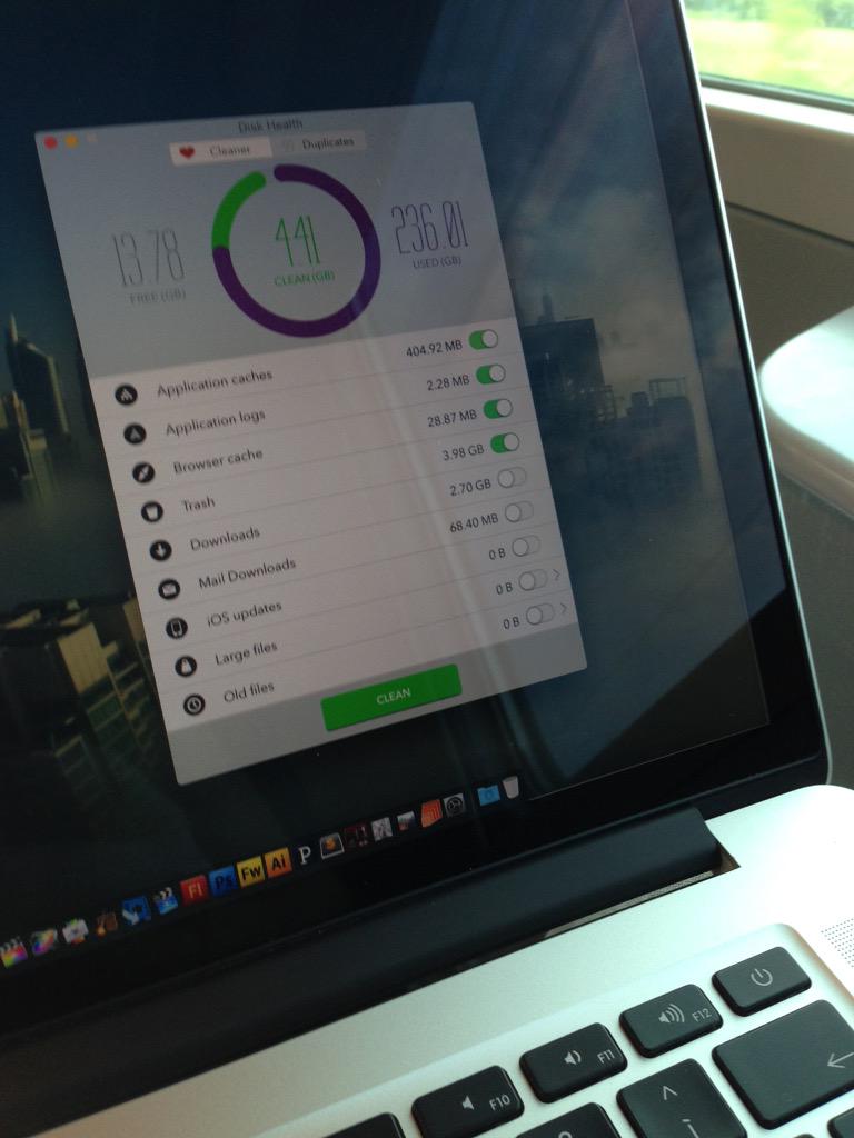 Sarah0wens's tweet photo. The train is running fast and i've just freed up 4.41 GB on my macbook pro. @diskhealth #lightweighttravel #OSX #WWDC http://t.co/lKGLGmSHFM
