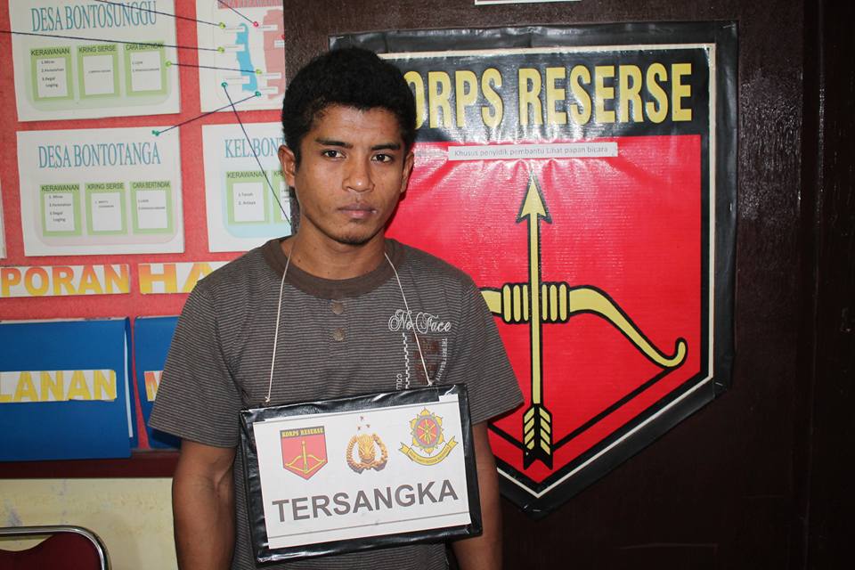 Tolong info ke 085255302789 jika melihat orang ini,ARDI SAPUTRA ALIAS HATTA <a href="/PolresSelayar/">Tribratanews</a> <a href="/PolresPangkep/">Humas Polres Pangkep</a> <a href="/rainmazter/">Rain</a>