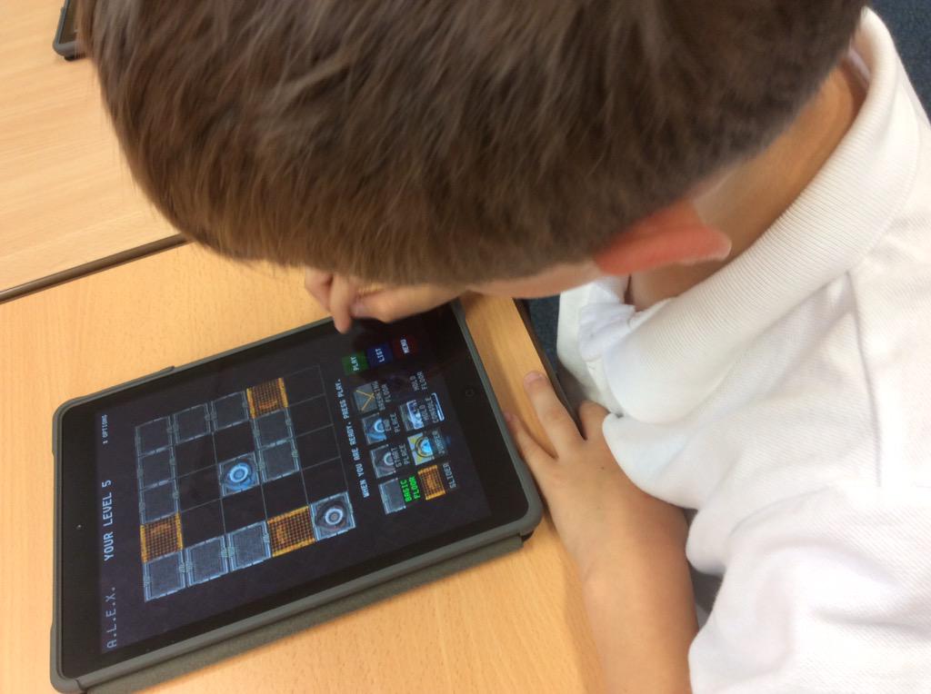 BarntonMrsS's tweet photo. We are really using our debugging skills this afternoon! @Barntonhead http://t.co/rLO3HVw6fN