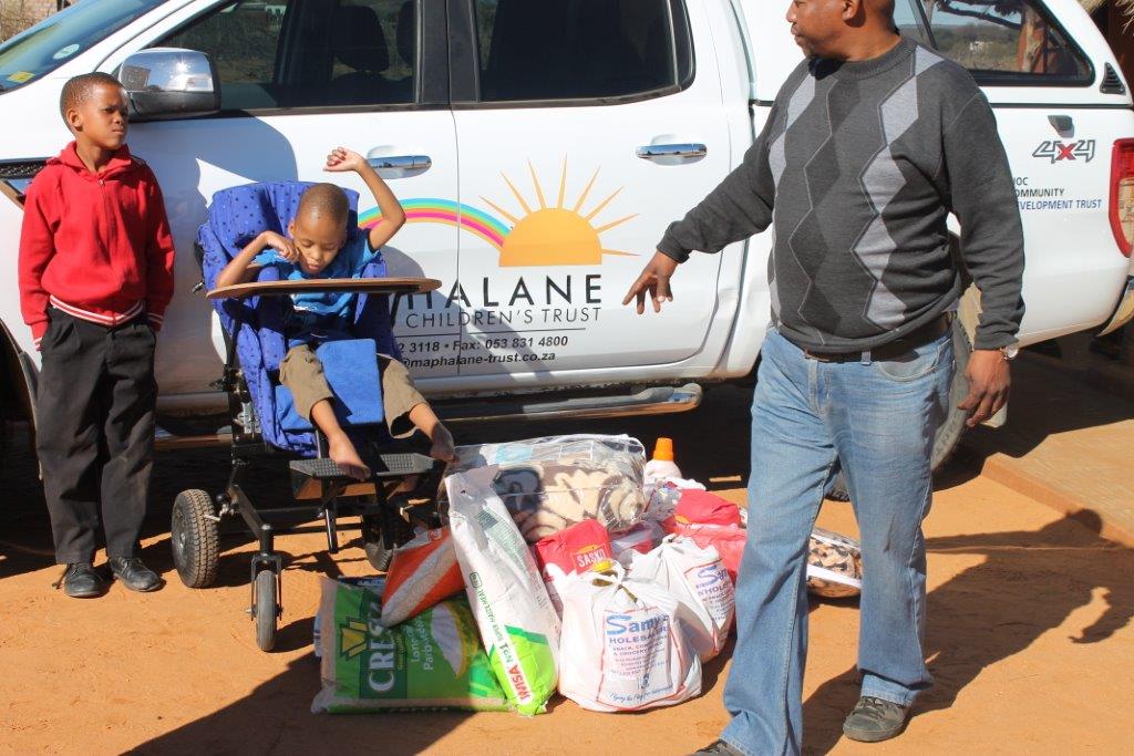MdcTrust's tweet photo. @MdcTrust @JTG_Trust  touching lives. The Keikgwatile family in Loopeng was the recipients of the programme. http://t.co/v9kcQ9es16