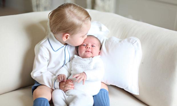 What those royal baby photos really say: ‘We will rule over you all, one day’ gu.com/p/49jdh/stw