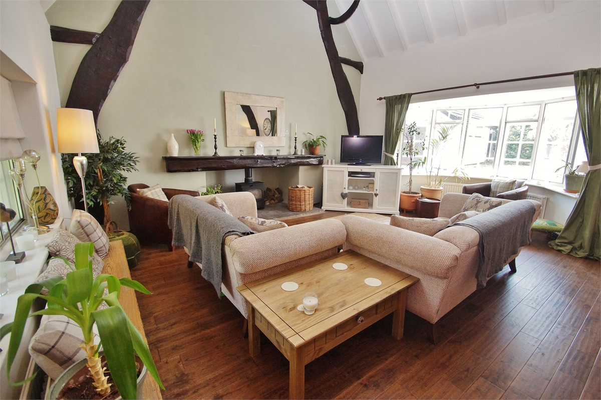 BallandPercival's tweet photo. This stunning 17th century thatched cottage will be on the market this week  Call the office for details 01704536900 http://t.co/NQODnWuqub