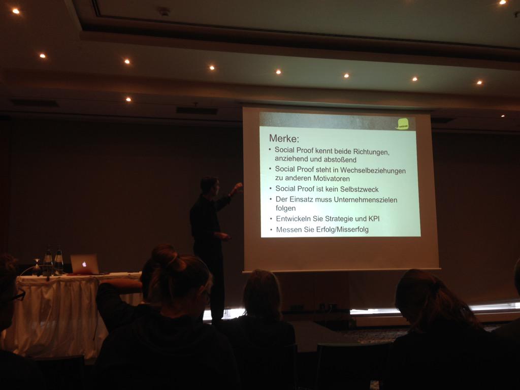 sashion's tweet photo. Social Proof als conversion trigger und seine Grenzen @webinale http://t.co/hQCBnWwl05