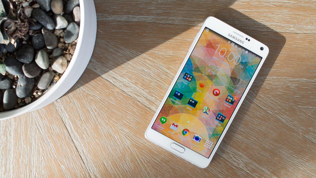 Urutakan ketiga adalah smartphone Samsung Galaxy Note 4