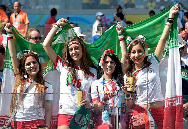 TriatletasenRed's tweet photo. La mujer iraní rompe barreras y accede al mundo del deporte http://t.co/kXI2yiN2nK Dos mujeres triatletas, pioneras http://t.co/2qWtLV7j1F