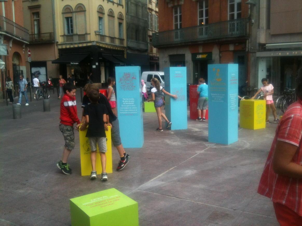 #Velicité. Place Trinité, les jeunes de la métropole toulousaine s'expriment sur leur mobilité et l'environnement.