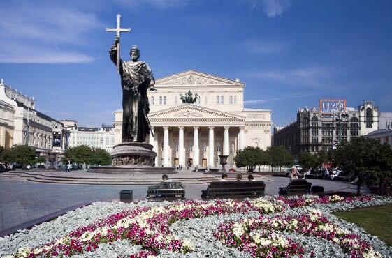 театральная площадь бове. большой театр площадь. москва. большой театр москва лето. около большого.