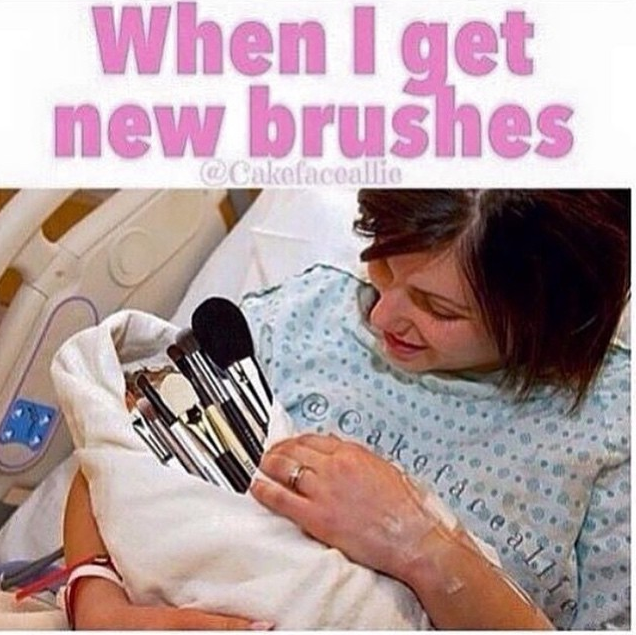 Featherstroke's tweet photo. How do you feel when you get new makeup brushes? #beauty #makeup #makeuptwitter http://t.co/QM09FQJ6aH http://t.co/QtBPw02wJN
