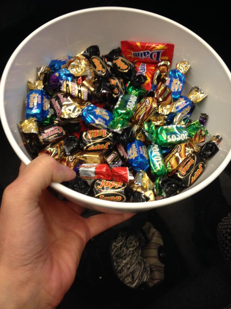annrosenbom's tweet photo. GRATIS er en trigger. Når du får noget, gir du noget tilbage. Tak for chokolade Cammilla #mc15dk #taknemmelighedsgæld http://t.co/ZfoxvqrRVk