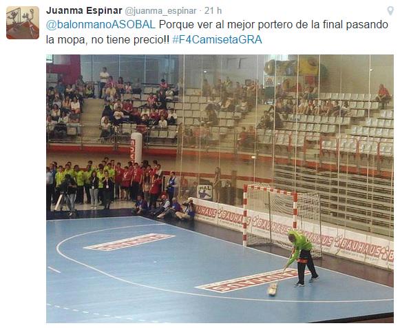 ASOBAL's tweet photo. El ganador de la #F4CamisetaGRA de Nicklas Grundsten (@BMGranollers) es @juanma_espinar! ¡Enhorabuena Juanma! http://t.co/CEVHWpzjKU