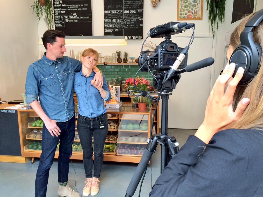 Shoot met Liset en Jørgen van juicebar <a href="/ROOTS_Amsterdam/">ROOTS Amsterdam</a> voor <a href="/DrinkInsp_Mag/">DrinkInspiration Mag</a>. Zet pure sappen en shots op de kaart!