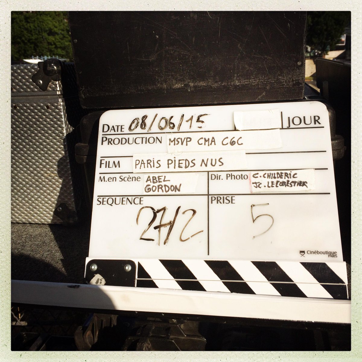 Tente scarabée et poivron volant, le tournage de #ParisPiedsNus a commencé! #AbeletGordon on.fb.me/1S5wQut