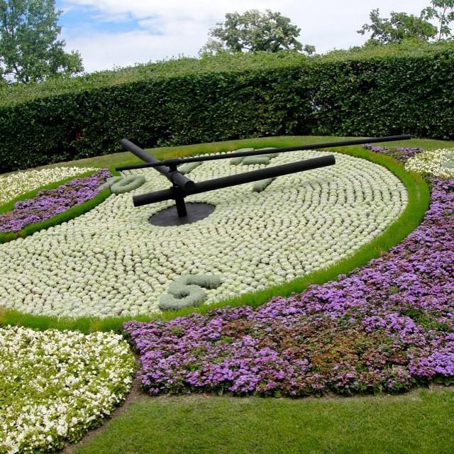 TheDorchester's tweet image. Did you know this #flowerclock 🕙 in Geneva 🇨🇭 features 6,500 flowers! 🌸🌼 #TriviaTuesday #D… ift.tt/1cImsb8