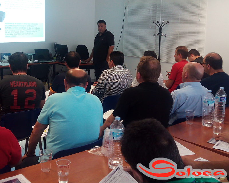 RecambiosSotoca's tweet photo. Aprendiendo de los instrumentos de medición en la automoción en @RecambiosSotoca con @Magneti_Marelli. @TalleresMas http://t.co/eIImHLlwYk